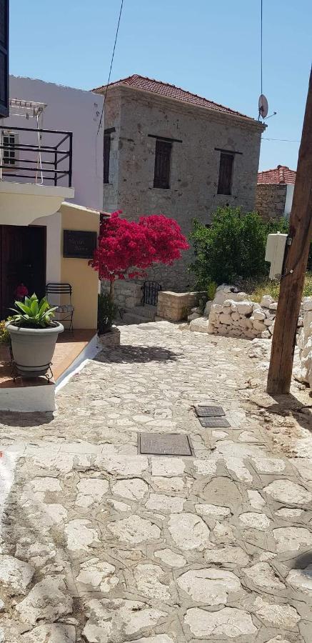 Yiayia'S Home Chalki Town Eksteriør bilde