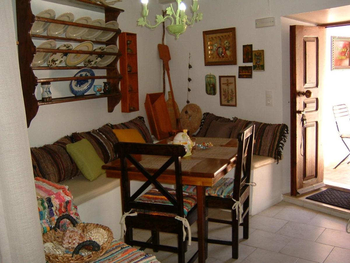 Yiayia'S Home Chalki Town Eksteriør bilde