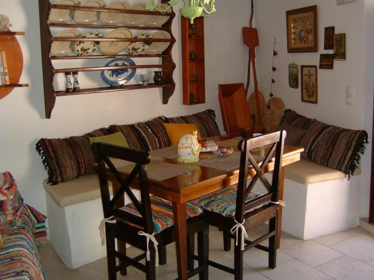 Yiayia'S Home Chalki Town Eksteriør bilde
