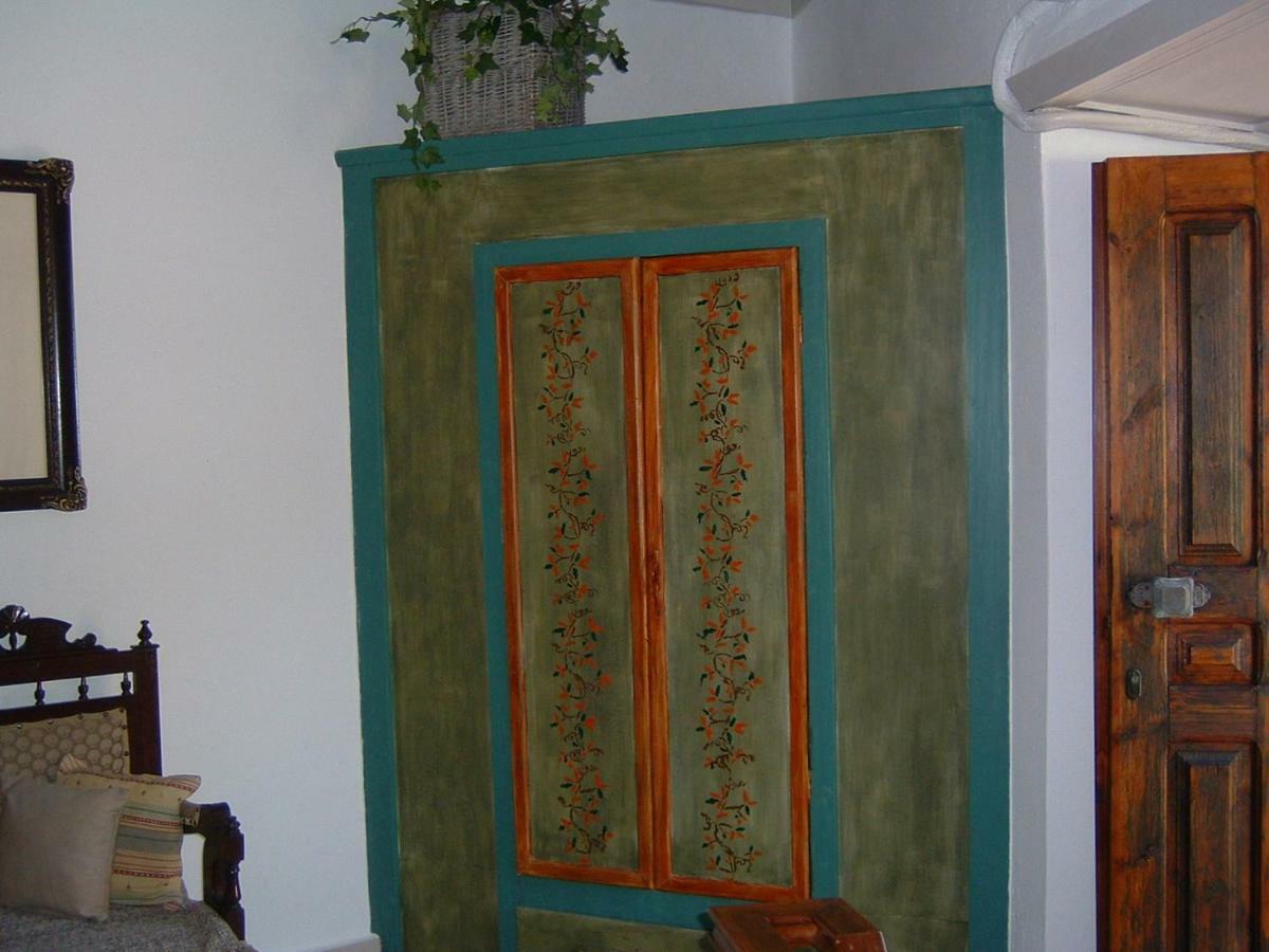 Yiayia'S Home Chalki Town Eksteriør bilde