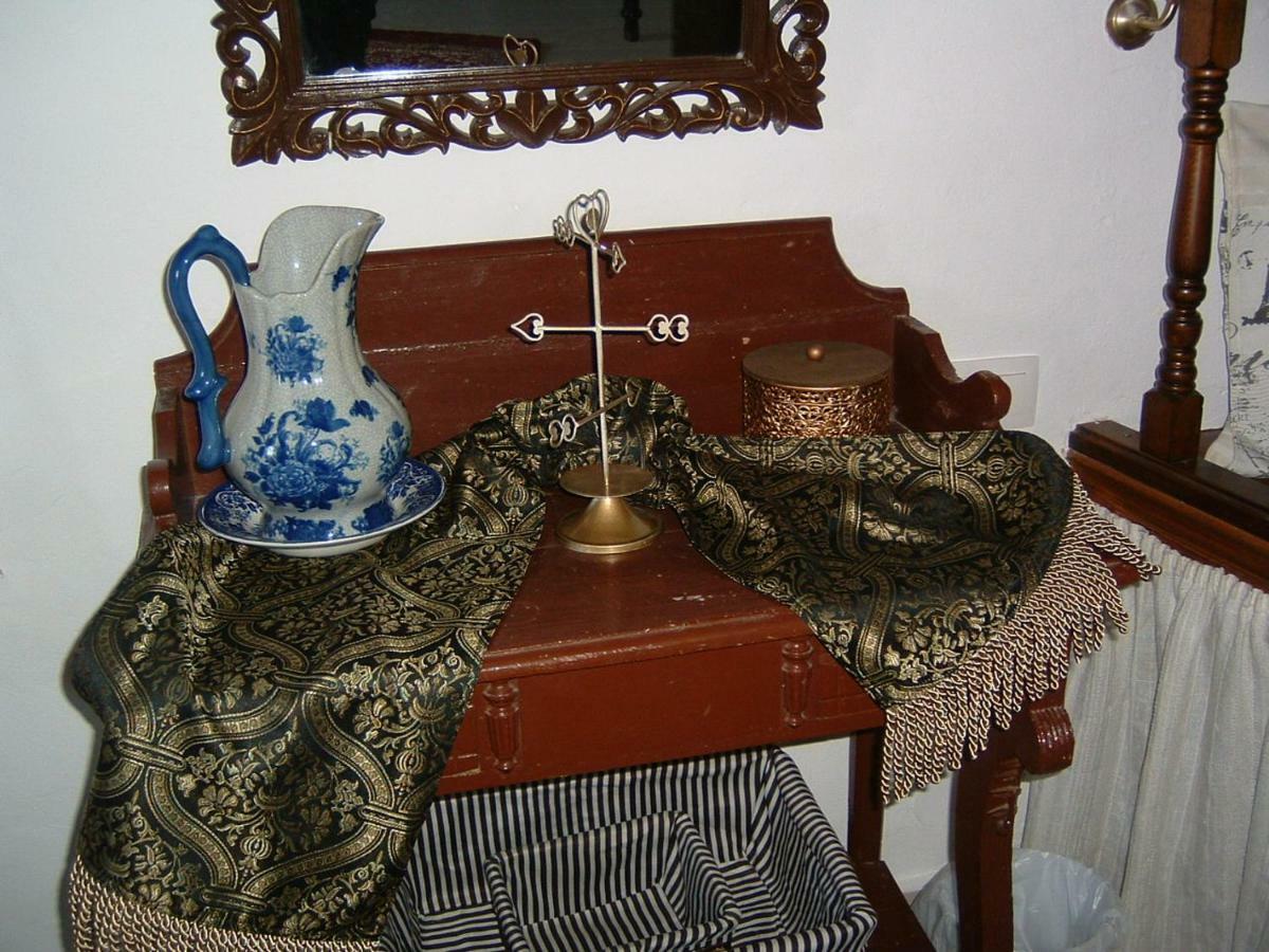 Yiayia'S Home Chalki Town Eksteriør bilde